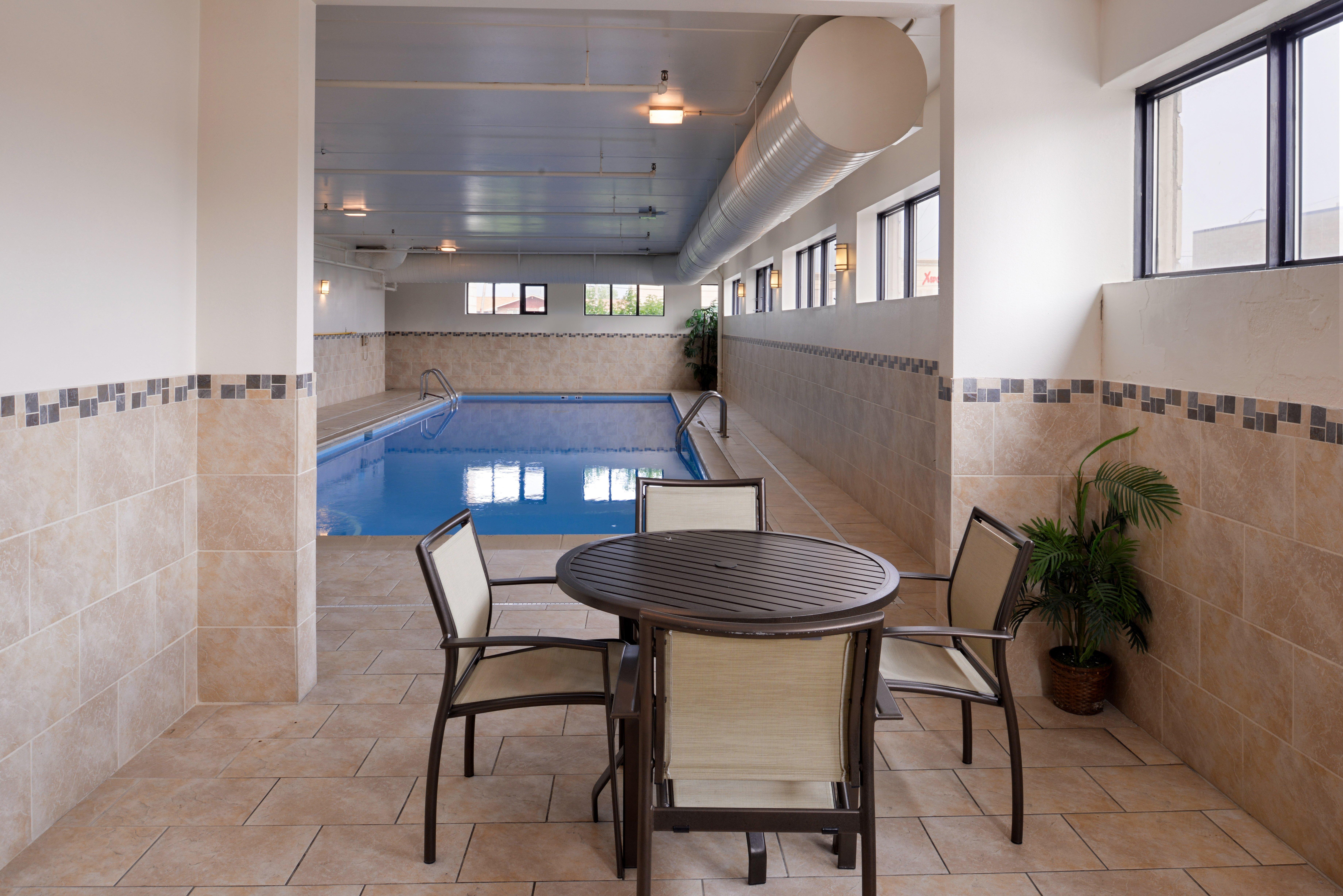 Holiday Inn Express Crestwood By Ihg Εξωτερικό φωτογραφία