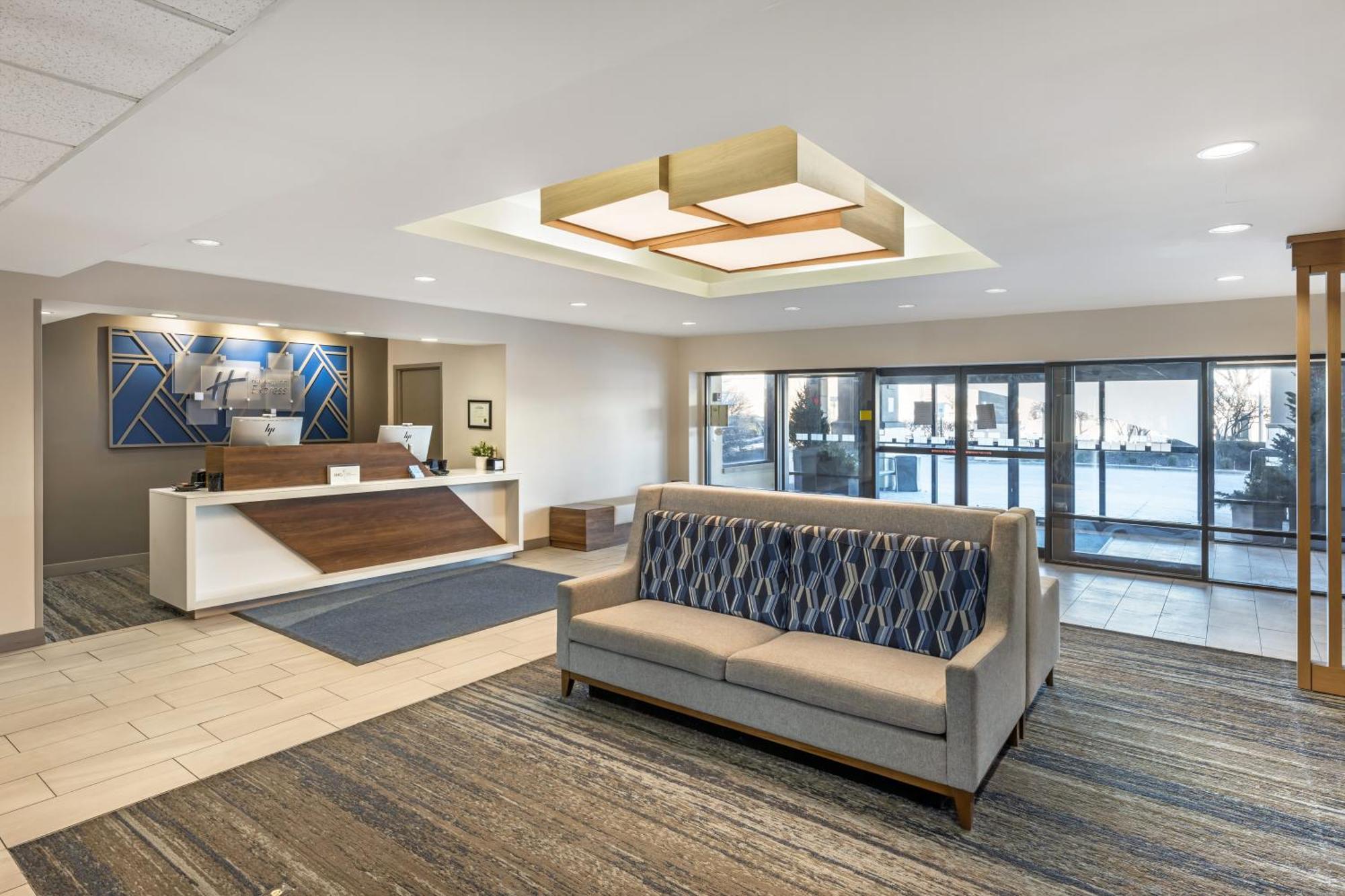 Holiday Inn Express Crestwood By Ihg Εξωτερικό φωτογραφία