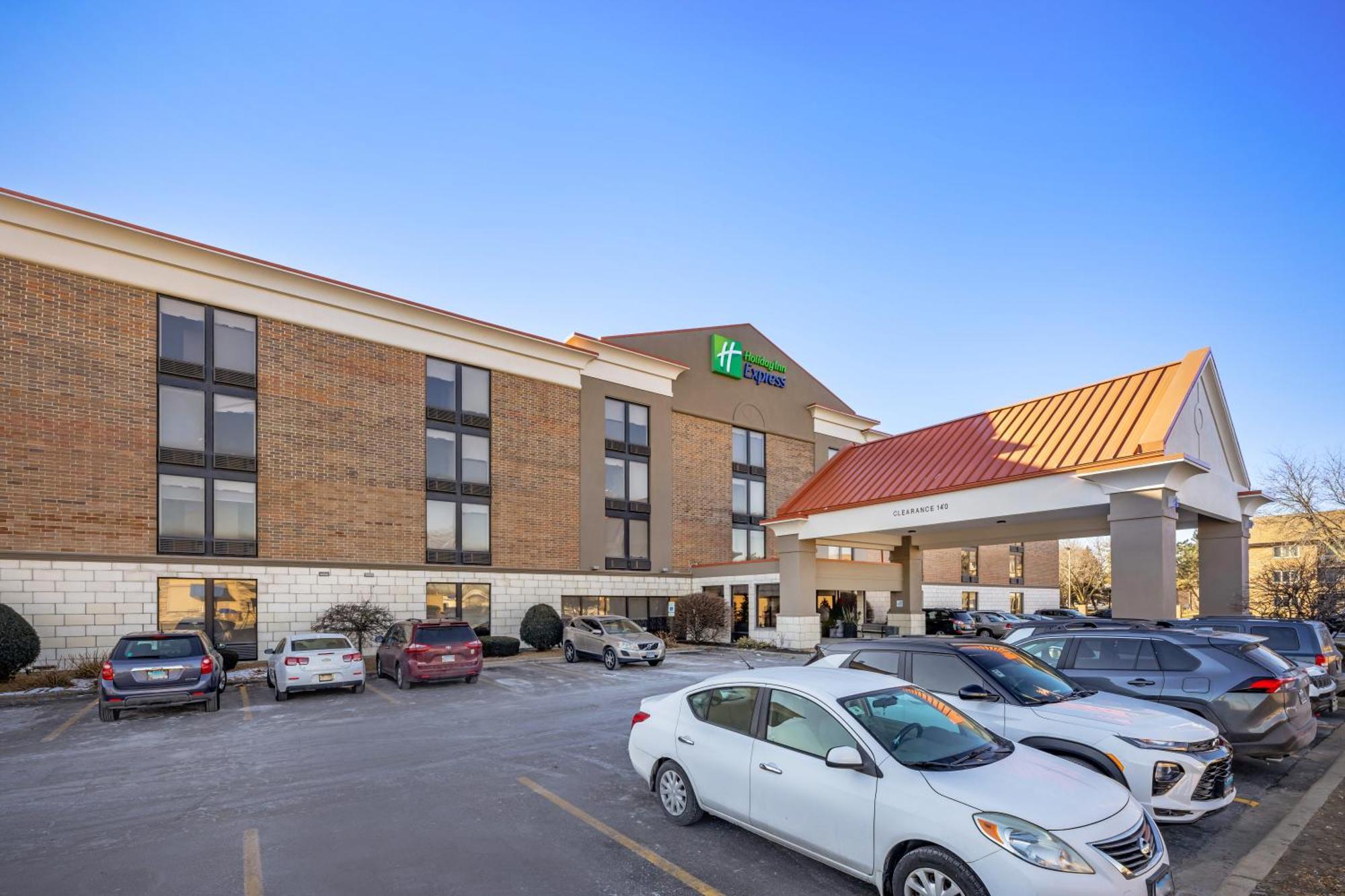 Holiday Inn Express Crestwood By Ihg Εξωτερικό φωτογραφία