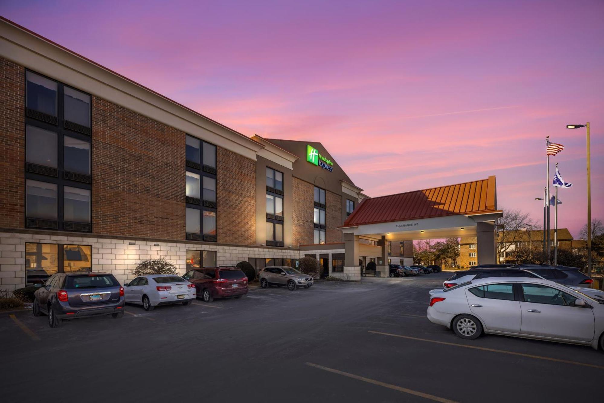 Holiday Inn Express Crestwood By Ihg Εξωτερικό φωτογραφία