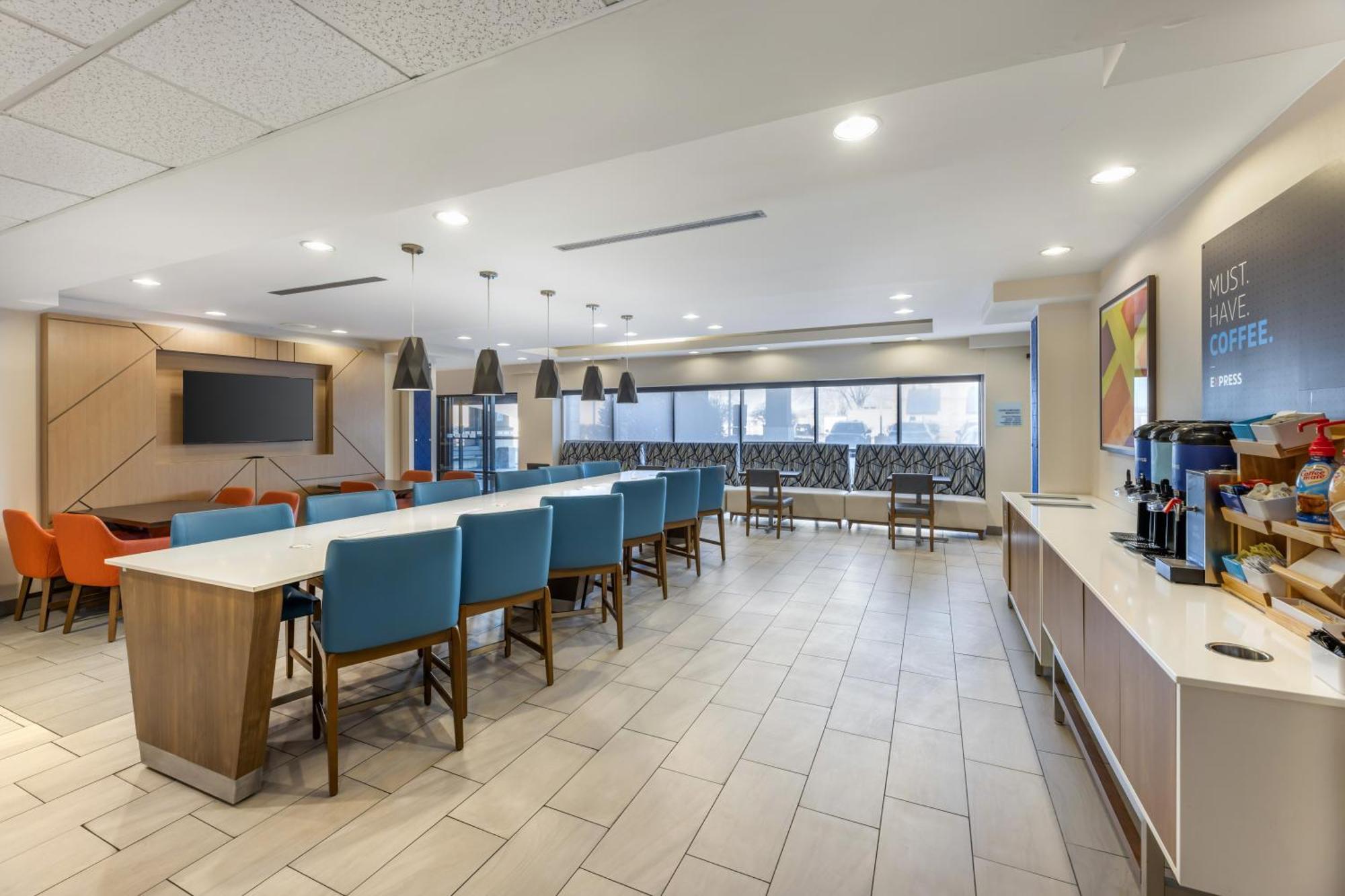 Holiday Inn Express Crestwood By Ihg Εξωτερικό φωτογραφία