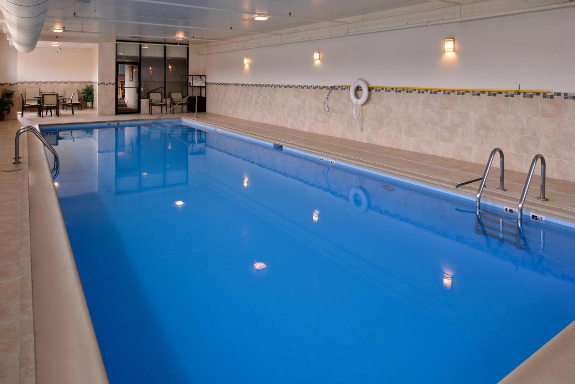 Holiday Inn Express Crestwood By Ihg Εξωτερικό φωτογραφία