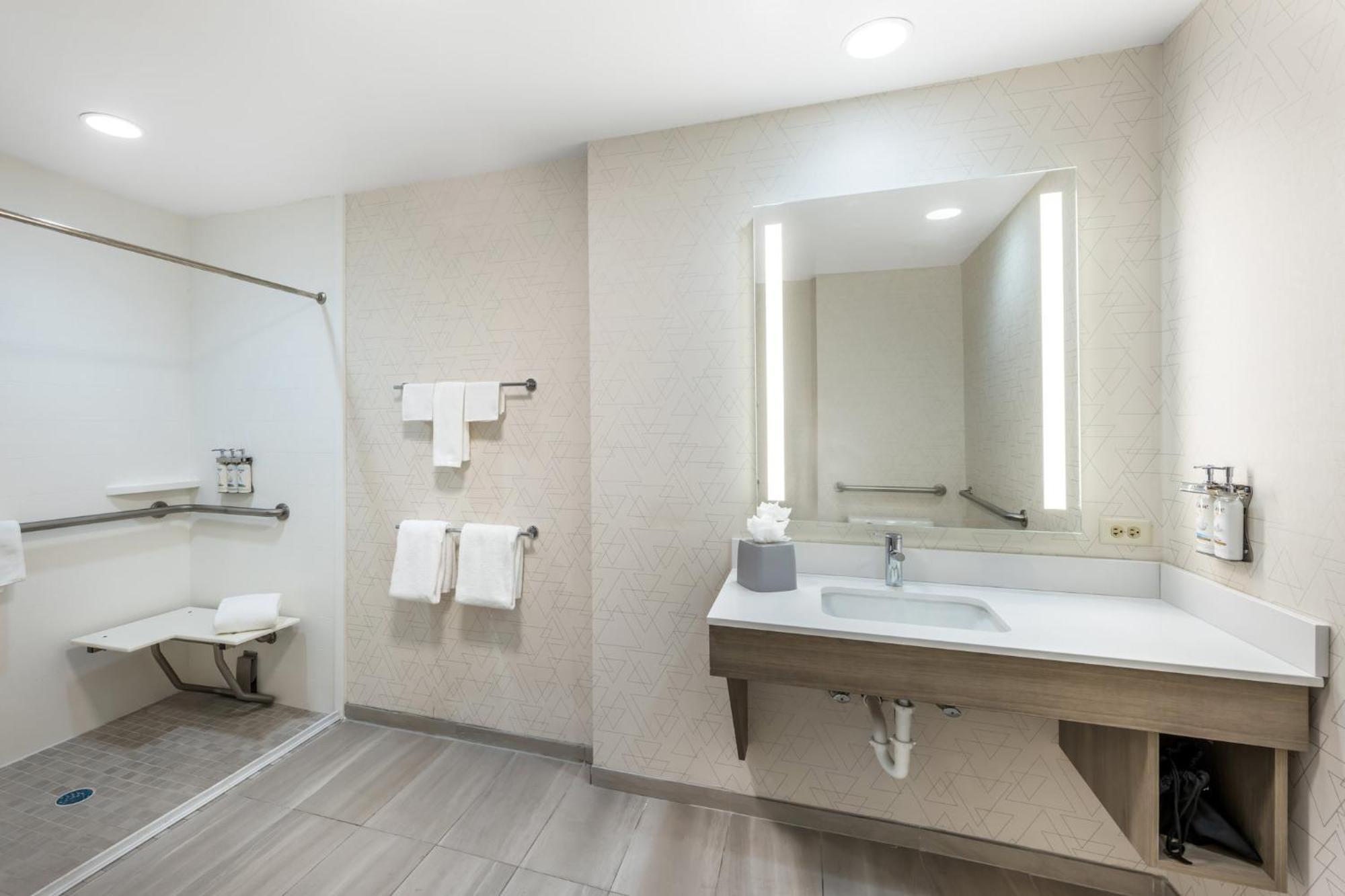 Holiday Inn Express Crestwood By Ihg Εξωτερικό φωτογραφία